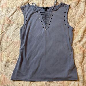 rock & republic muted blue metal stud ladder v neck tank top size medium